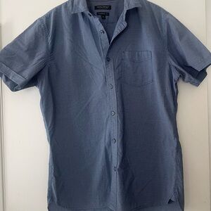 Banana Republic Men's Light Blue Short-Sleeve Button-Down Shirt
